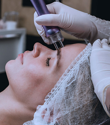Conheça a jornada de transformação e rejuvenescimento facial do Instituto VA, clínica de estética em Joinville.